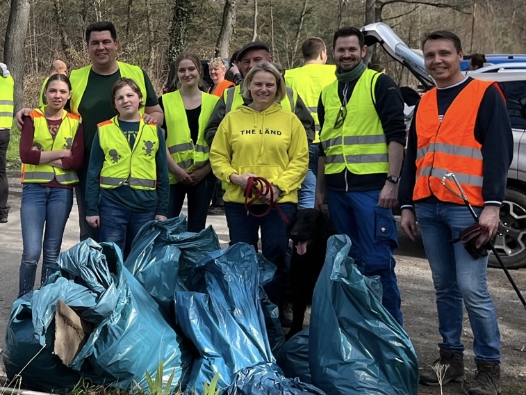 Bei der Müllsammel-Aktion wurden wir als Gemeindeverband von unserer Landtagsabgeordneten Christiane Staab und ihrer Familie tatkräftig unterstützt.